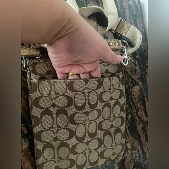 Coach messenger bag. Used. Condition 10:10 - Picture 6 of 12